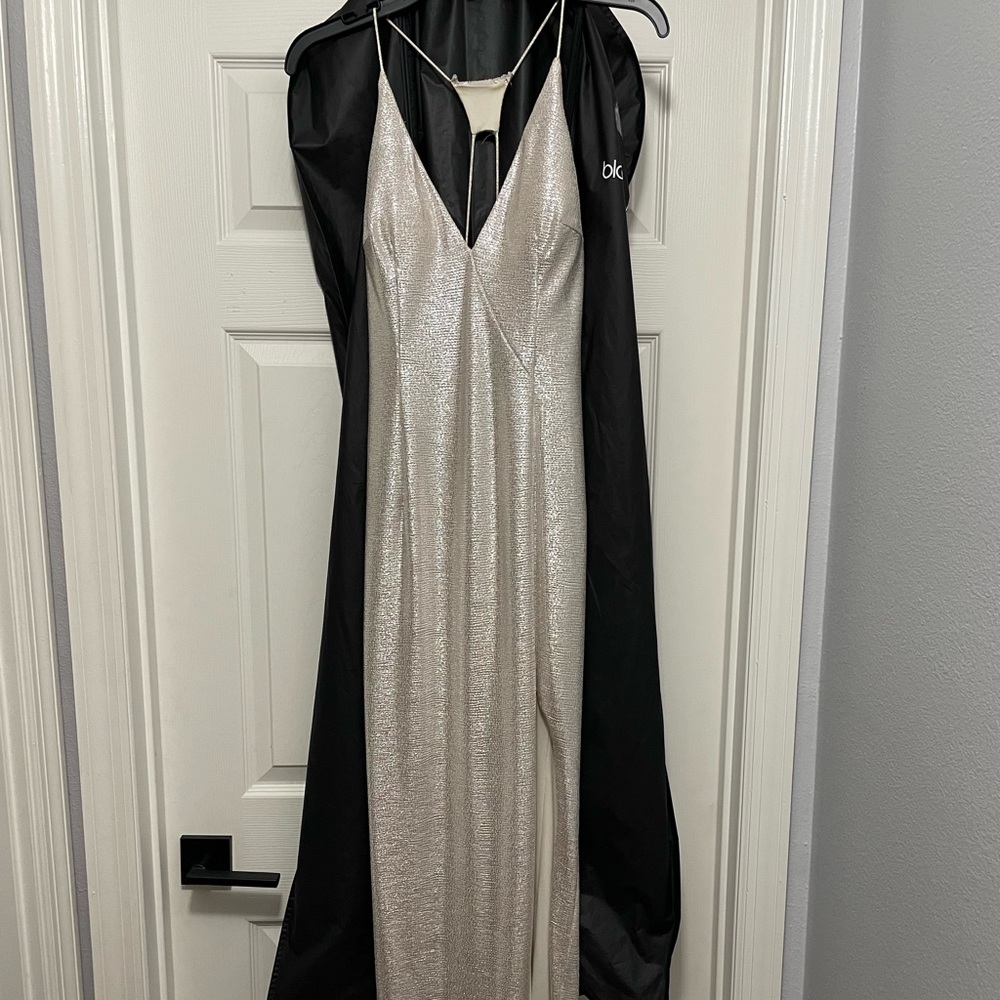 Aiden Mattox dress size 6 in champagne/silver color. (Never worn)
